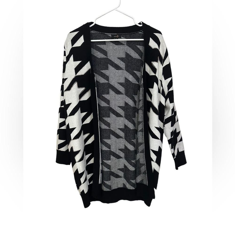 Black and white houndstooth cardigan bedazzled women’s medium sweater